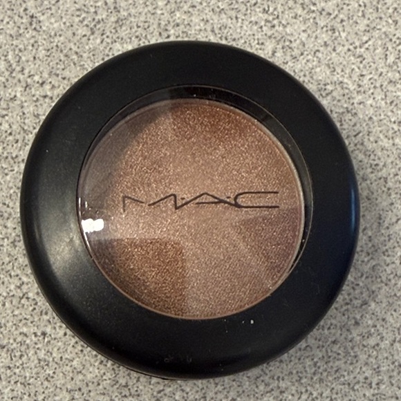 MAC Cosmetics Eyeshadow - All That Glitters - Picture 2 of 5